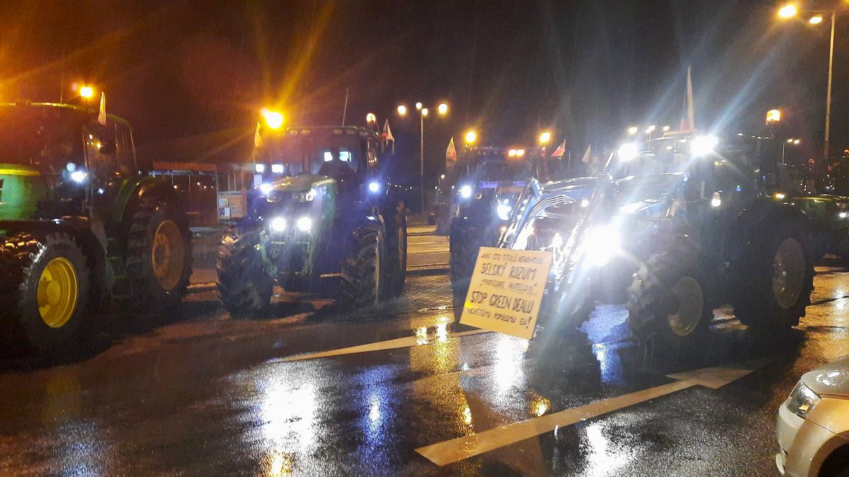 Na Prahu mělo vyrazit z Hradce Králové na padesát traktorů, sešla se jich pětina